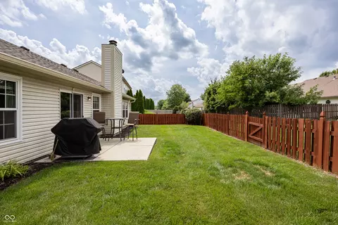 Exterior - 10542 Cedar Dr, Fishers, IN 46037 photo 6 of 8