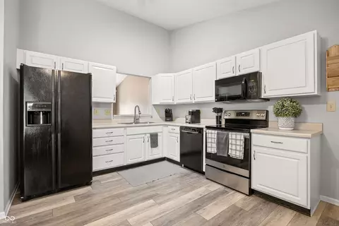 Kitchen - 10542 Cedar Dr, Fishers, IN 46037 photo 2 of 4