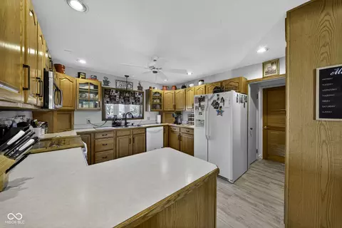 Kitchen - 6702 E 96th St, Fishers, IN 46038 photo 3 of 5