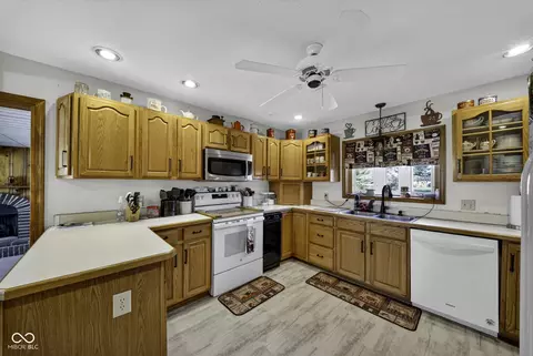 Kitchen - 6702 E 96th St, Fishers, IN 46038 photo 4 of 5