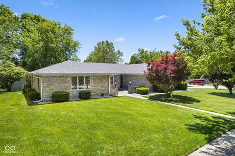 869 Briarwood Dr, Greenwood, IN 46142