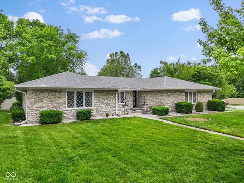 869 Briarwood Dr, Greenwood, IN 46142