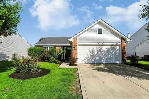 6904 N Laredo Dr, Mccordsville, IN 46055