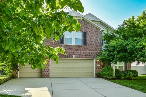 8189 Admirals Landing Pl, Indianapolis, IN 46236