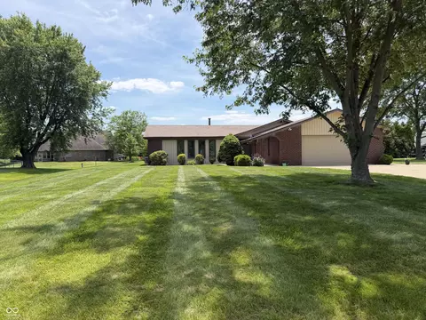 7007 W Meadows Ln, Greenfield, IN 46140