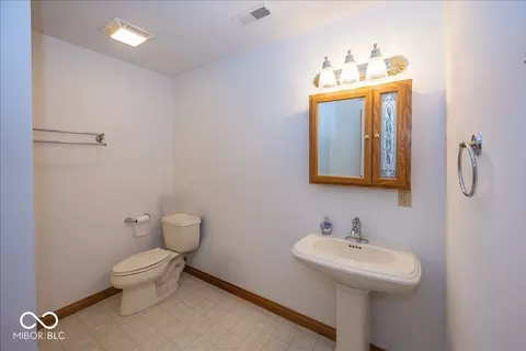 Bath - 1663 Walnut Trce, Greenfield, IN 46140 photo 5 of 5