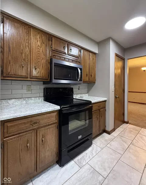 Kitchen - 649 Elm Dr, Plainfield, IN 46168 photo 3 of 4