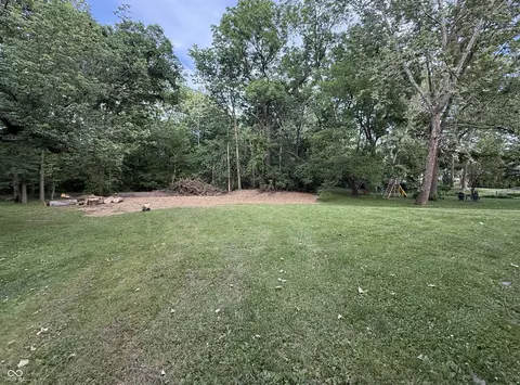 Exterior - 649 Elm Dr, Plainfield, IN 46168 photo 5 of 12