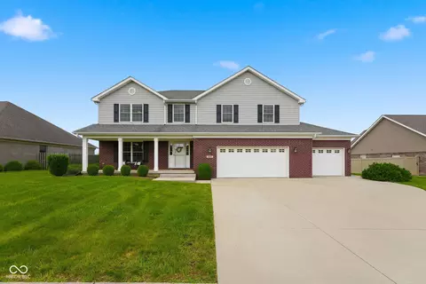 905 N Fox Berry Dr, Yorktown, IN 47396
