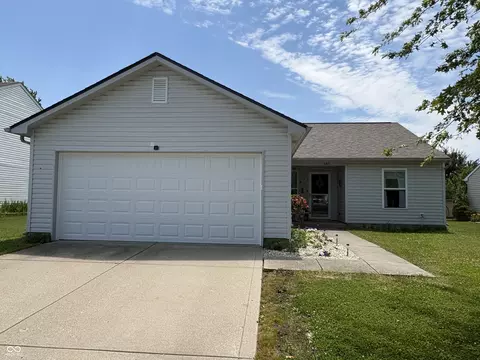 1647 Sweetwater Ln, Greenfield, IN 46140