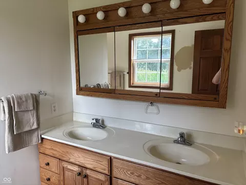 Bath - 1673 E 1550 N Rd, Covington, IN 47932 photo 1 of 3