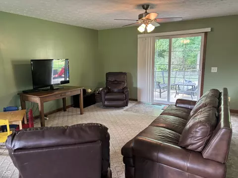 Living - 1673 E 1550 N Rd, Covington, IN 47932 photo 1 of 2