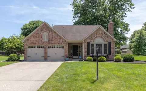 7703 Sunblest Blvd, Fishers, IN 46038