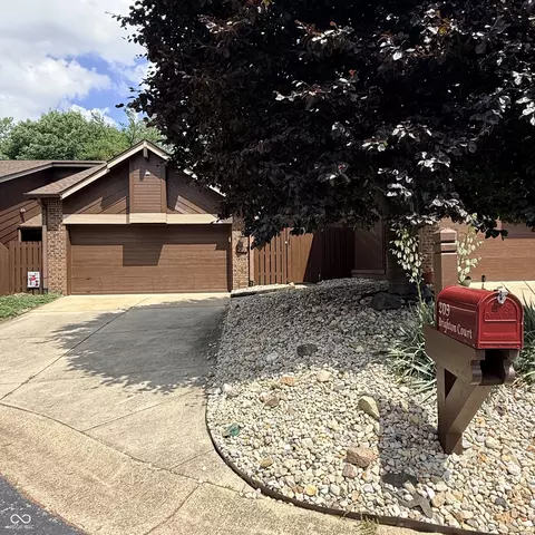 209 Brighton Ct, Greenwood, IN 46143