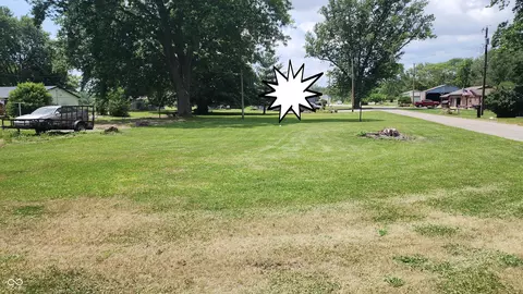 912 N Sterling Ave, Veedersburg, IN 47987