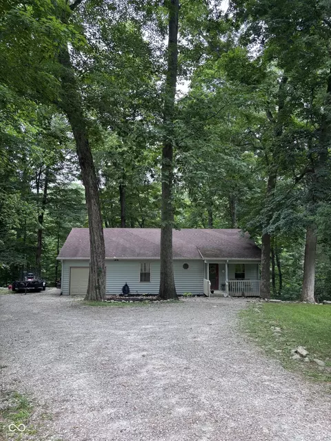 8255 Center Lake Rd, Nineveh, IN 46164