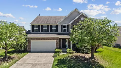 5973 Oakhaven Dr, Greenwood, IN 46142