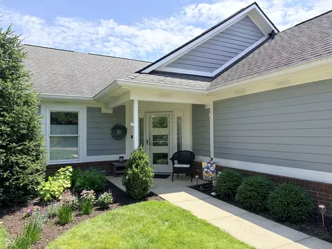 7877 Clearwater Pkwy, Indianapolis, IN 46240