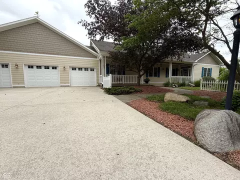 35 W Lake Dr, Kokomo, IN 46901