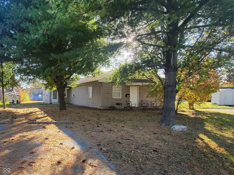 6147 Commodore Dr, Indianapolis, IN 46219