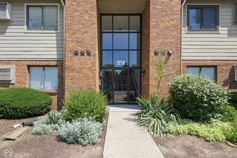 7210 Village Parkway Dr #6, Indianapolis, IN 46254