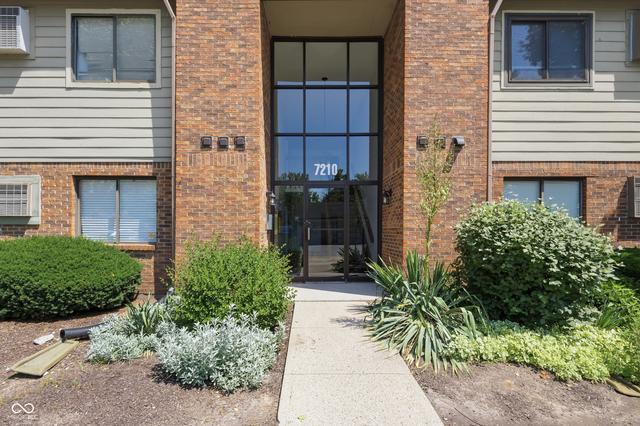 7210 Village Parkway Dr #6, Indianapolis, IN 46254
