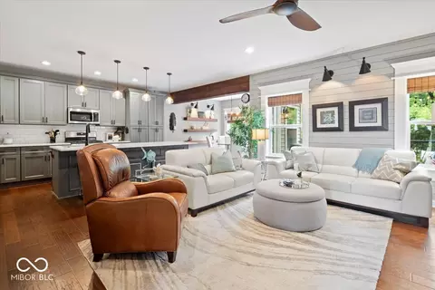 9749 Thorne Cliff Way UNIT 102, Fishers, IN 46037
