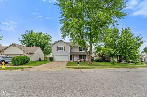 4620 Driftwood Ln, Greenwood, IN 46143