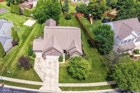 9908 Niagara Dr, Fishers, IN 46037