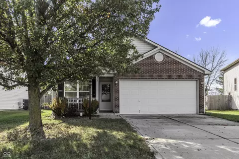 883 Curlew Ln, Greenwood, IN 46143