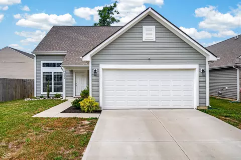 1137 N Aberdeen Dr, Franklin, IN 46131