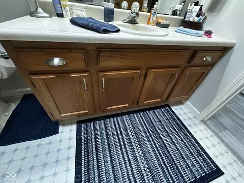 Bath - 4684 Hackberry Dr, Columbus, IN 47201 photo 5 of 5