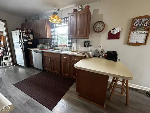 Kitchen - 4684 Hackberry Dr, Columbus, IN 47201 photo 3 of 6