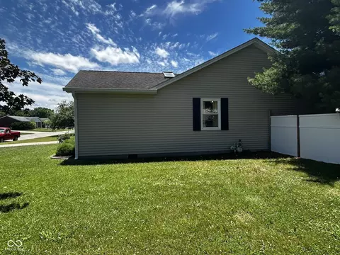 Exterior - 4684 Hackberry Dr, Columbus, IN 47201 photo 2 of 9