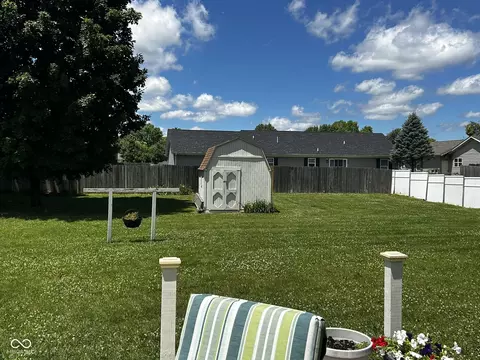 Exterior - 4684 Hackberry Dr, Columbus, IN 47201 photo 5 of 9