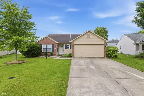 13847 Waycross Dr, Fishers, IN 46038