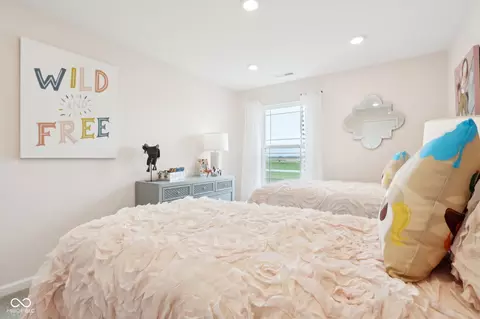 Bedroom - 6718 Elden Dr, Indianapolis, IN 46221 photo 9 of 14