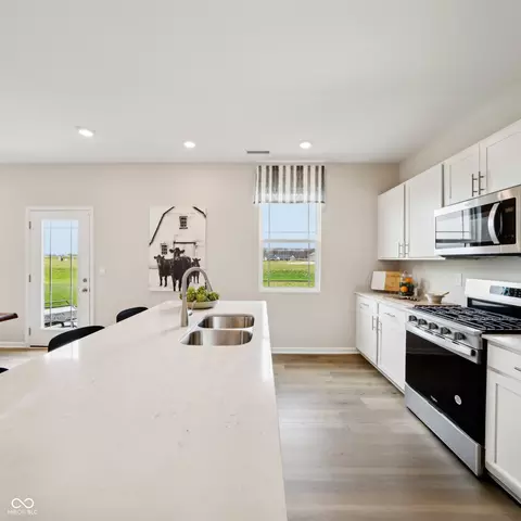 Kitchen - 6718 Elden Dr, Indianapolis, IN 46221 photo 6 of 9