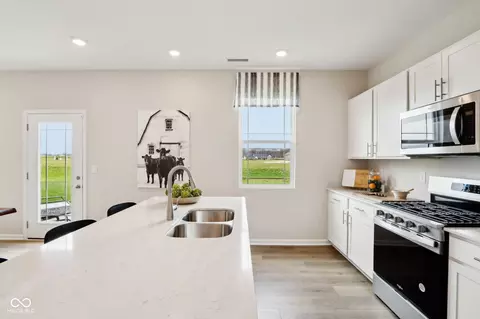 Kitchen - 6718 Elden Dr, Indianapolis, IN 46221 photo 7 of 9