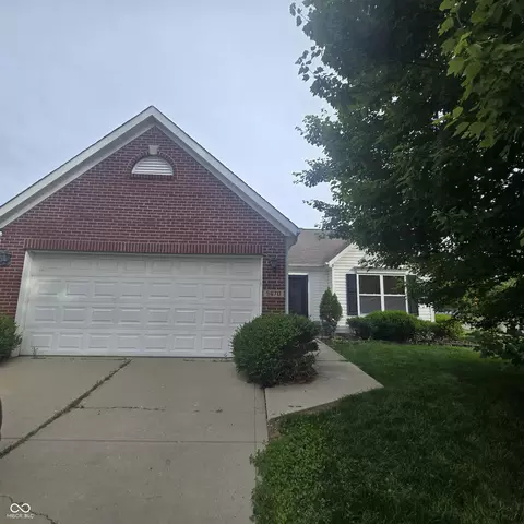 5870 Mill Oak Dr, Noblesville, IN 46062