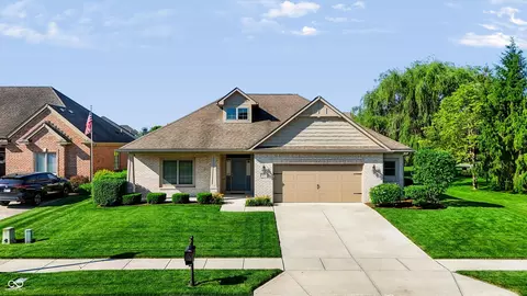 4581 Lexington Row, Greenwood, IN 46143