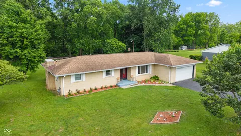 10751 N Rainbow Ln, Mooresville, IN 46158
