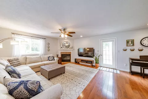 Living - 4140 W 900 S, Pendleton, IN 46064 photo 2 of 4