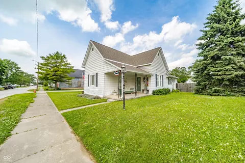126 W 9th St, Lapel, IN 46051