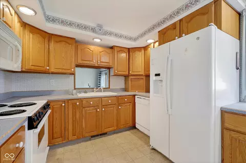 Kitchen - 11573 E County Road 600 N, Forest, IN 46039 photo 4 of 5