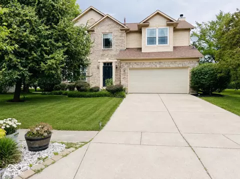 5400 Wakefield Dr S, Greenwood, IN 46142