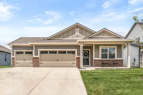 7264 Firestone Rd, Whitestown, IN 46075