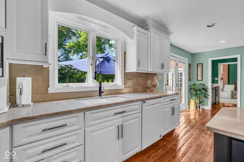 Kitchen - 1255 E Greyhound Pass, Carmel, IN 46032 photo 5 of 9