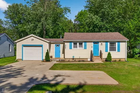 221 Della Rd, Columbus, IN 47203