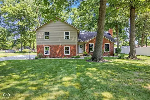 1336 S Heron Dr E, New Palestine, IN 46163